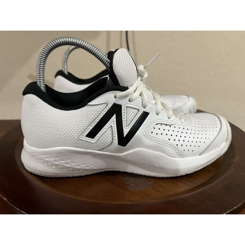 New Balance 696‎ MCH696WT3 Mens 8 D Tennis Pickleball Shoes Sneakers White Black